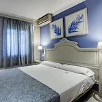 Rosa Hotell 3*